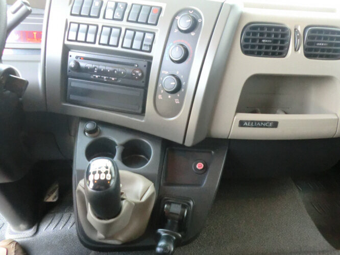 Renault Midlum 220 DXi 4x2 - Kamion sa zatvorenim sandukom: slika 3 Renault Midlum 220 DXi 4x2 - Kamion sa zatvorenim sandukom: slika 3