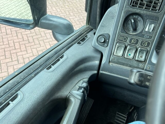 Kamion sa golom šasijom i zatvorenom kabinom Scania 124G 420 4x2 124G 420 4x2, Retarder: slika 7