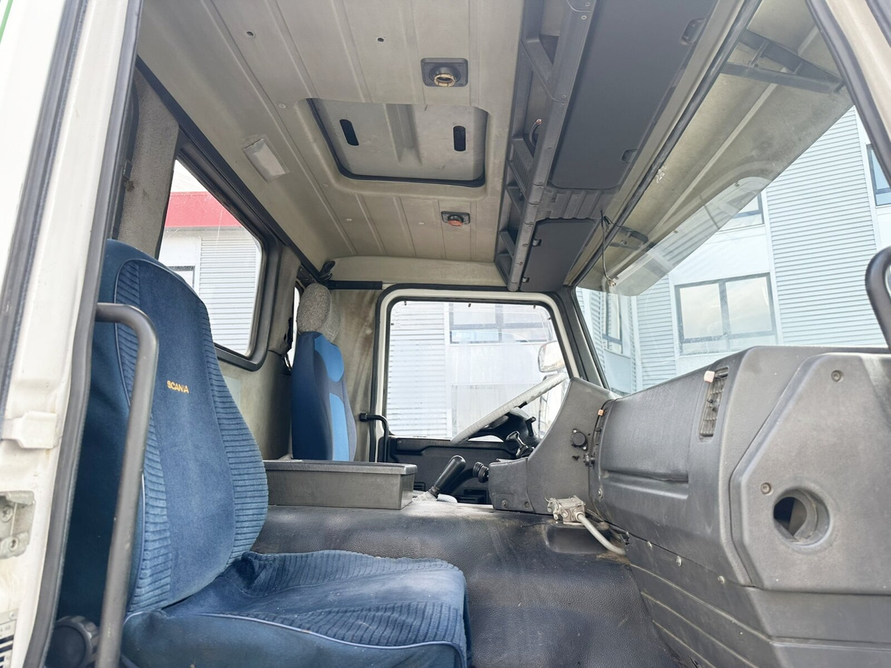 Scania P93 HK 250 6x4L P93 HK 250 6x4L - Kamion sa golom šasijom i zatvorenom kabinom: slika 4 Scania P93 HK 250 6x4L P93 HK 250 6x4L - Kamion sa golom šasijom i zatvorenom kabinom: slika 4