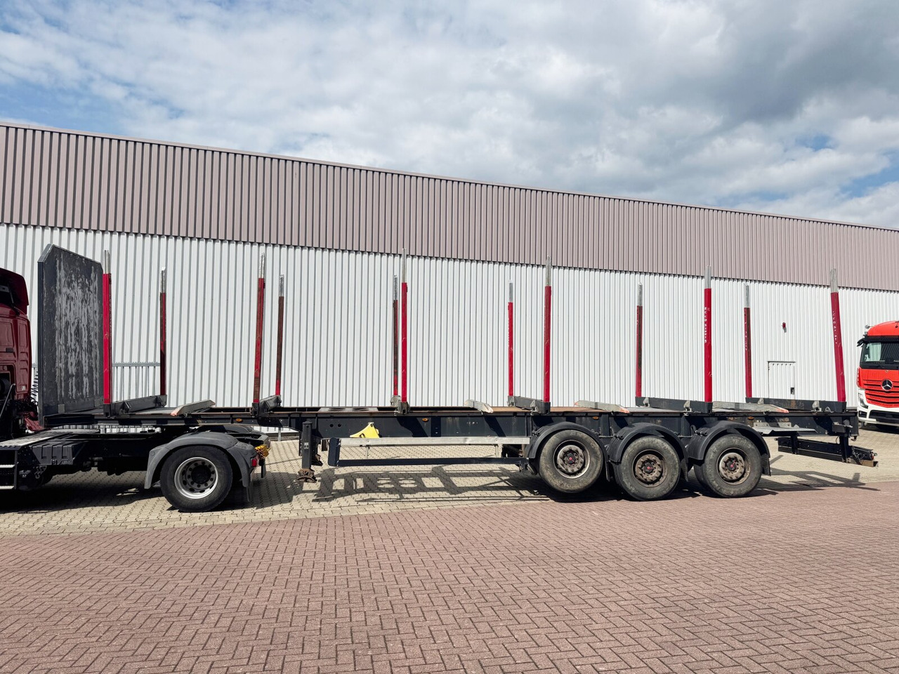 Schwarzmüller 3-Achs Holzauflieger 3-Achs Holzauflieger, Liftachse, MEHRFACH VORHANDEN! - Poluprikolica šticarka: slika 2 Schwarzmüller 3-Achs Holzauflieger 3-Achs Holzauflieger, Liftachse, MEHRFACH VORHANDEN! - Poluprikolica šticarka: slika 2