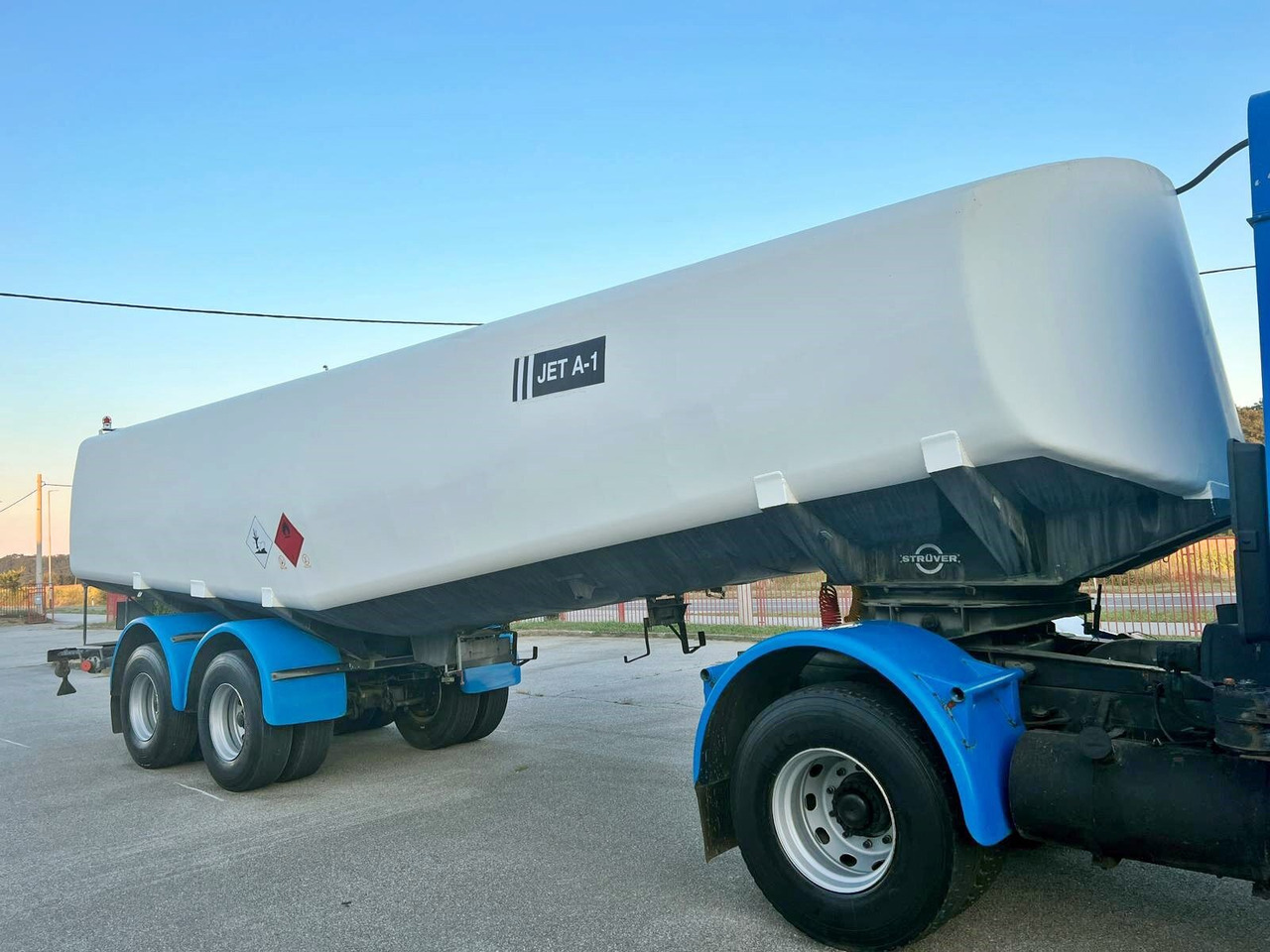 Tankauflieger ca. 40.000l STRUEVER Tankauflieger ca. 40.000l - Poluprikolica cisterna: slika 3 Tankauflieger ca. 40.000l STRUEVER Tankauflieger ca. 40.000l - Poluprikolica cisterna: slika 3