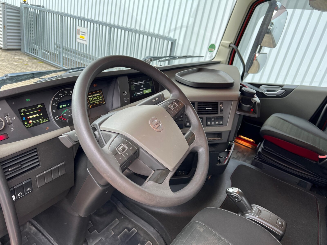 FH 460 6x4 FH 460 6x4, Retarder, Kipphydraulik, Bagger-Zapfstelle, liftbare Tandem-Antriebsachse - Tegljač: slika 5 FH 460 6x4 FH 460 6x4, Retarder, Kipphydraulik, Bagger-Zapfstelle, liftbare Tandem-Antriebsachse - Tegljač: slika 5