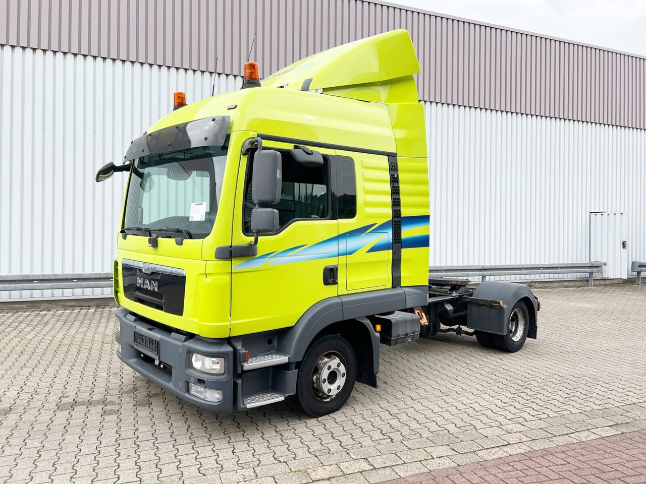 MAN TGL 8.220 4X2 BL TGL 8.220 4X2 BL - Tegljač: slika 1 MAN TGL 8.220 4X2 BL TGL 8.220 4X2 BL - Tegljač: slika 1