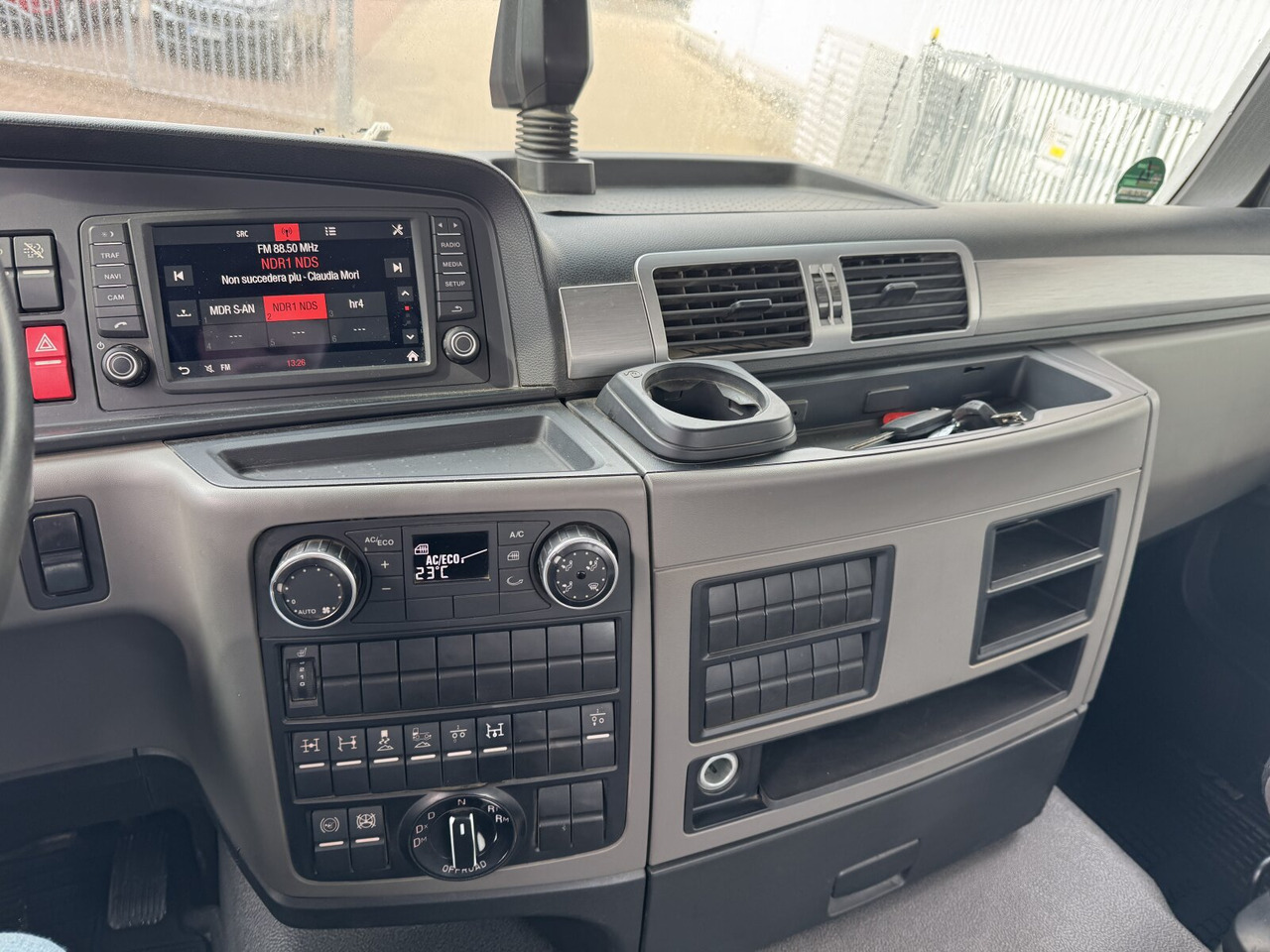 MAN TGS 26.500 6x4 BLS TGS 26.500 6x4 BLS, PriTarder, Navi, Hydraulik - Tegljač: slika 4 MAN TGS 26.500 6x4 BLS TGS 26.500 6x4 BLS, PriTarder, Navi, Hydraulik - Tegljač: slika 4