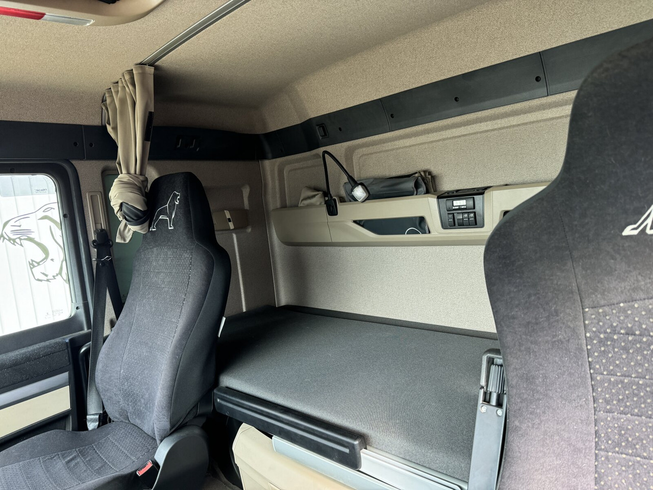 MAN TGX 18.500 4X4H BLS TGX 18.500 4X4H BLS, PriTarder, HydroDrive, Kipphydraulik - Tegljač: slika 3 MAN TGX 18.500 4X4H BLS TGX 18.500 4X4H BLS, PriTarder, HydroDrive, Kipphydraulik - Tegljač: slika 3