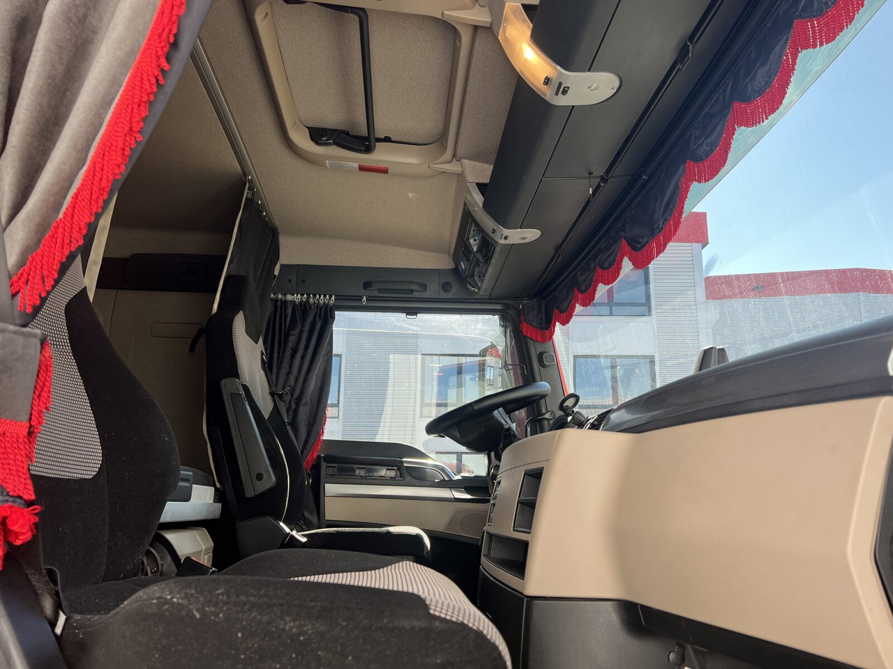 MAN TGX 18.500 4X4H BLS TGX 18.500 4X4H BLS, PriTarder, HydroDrive, Kipphydraulik - Tegljač: slika 3 MAN TGX 18.500 4X4H BLS TGX 18.500 4X4H BLS, PriTarder, HydroDrive, Kipphydraulik - Tegljač: slika 3