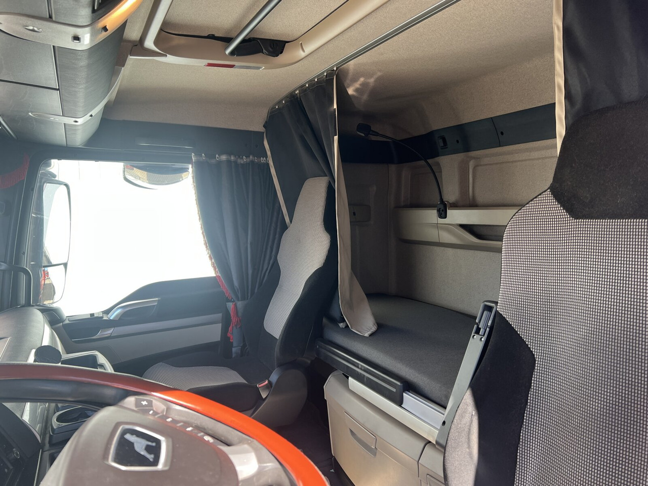 MAN TGX 18.500 4X4H BLS TGX 18.500 4X4H BLS, PriTarder, HydroDrive, Kipphydraulik - Tegljač: slika 4 MAN TGX 18.500 4X4H BLS TGX 18.500 4X4H BLS, PriTarder, HydroDrive, Kipphydraulik - Tegljač: slika 4
