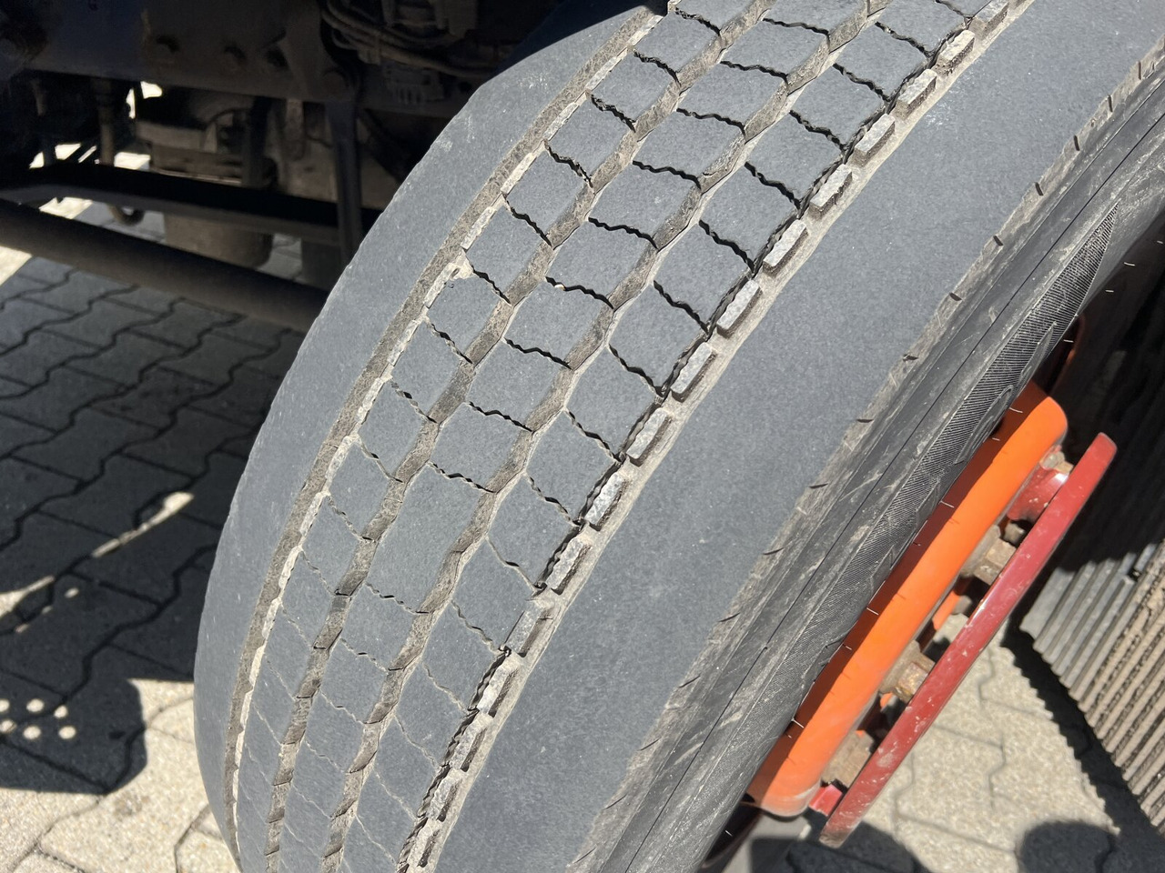 MAN TGX 26.500 6X2/4 BLS TGX 26.500 6X2/4 BLS, Intarder, Vorlauflenk-/lift, XXL-Fahrerhaus, 70t - Tegljač: slika 4 MAN TGX 26.500 6X2/4 BLS TGX 26.500 6X2/4 BLS, Intarder, Vorlauflenk-/lift, XXL-Fahrerhaus, 70t - Tegljač: slika 4