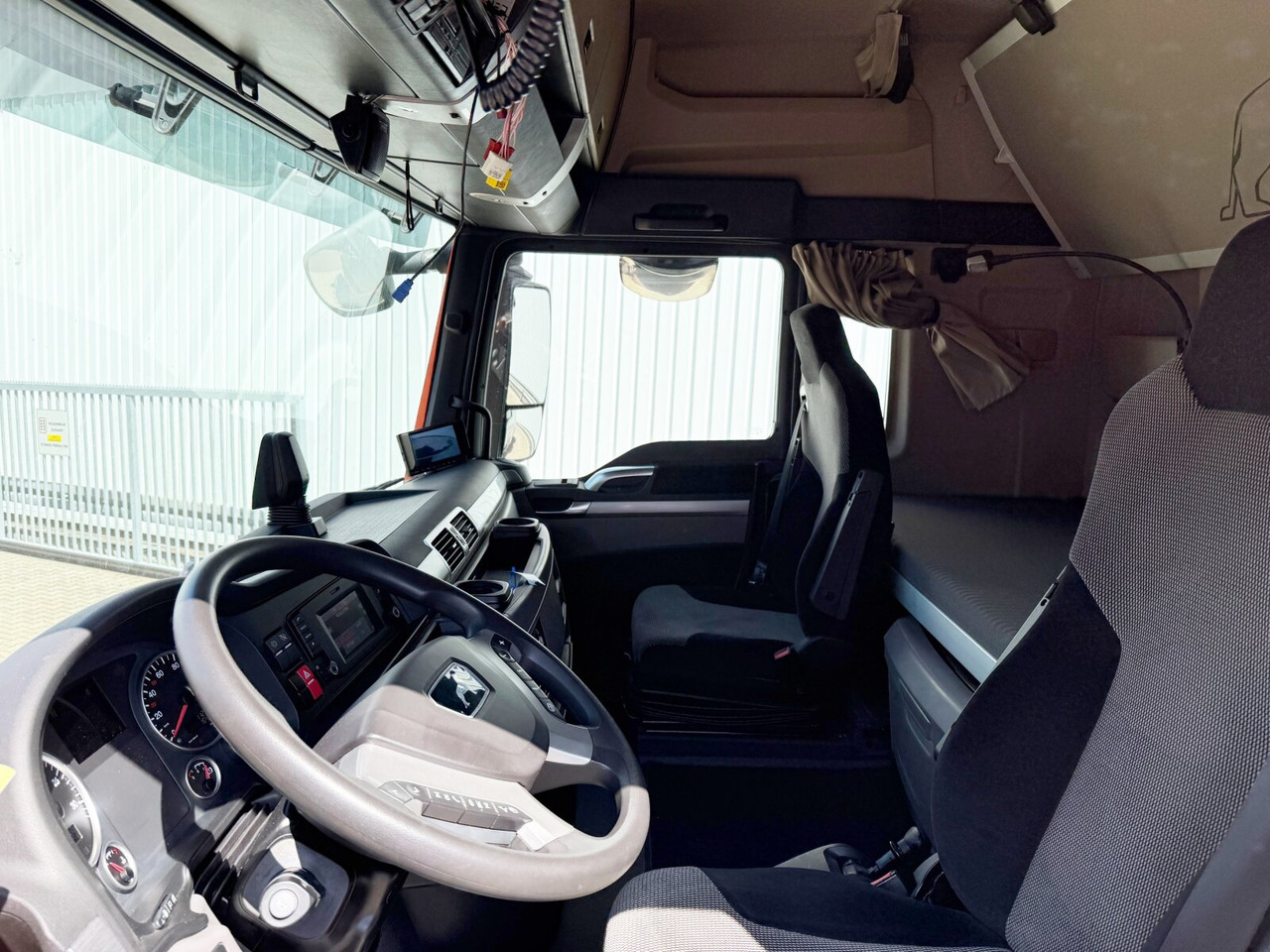 MAN TGX 26.510 6X2/4 BLS TGX 26.510 6X2/4 BLS, Intarder, Vorlauflenk-/lift, XLX-Fahrerhaus, Standklima - Tegljač: slika 2 MAN TGX 26.510 6X2/4 BLS TGX 26.510 6X2/4 BLS, Intarder, Vorlauflenk-/lift, XLX-Fahrerhaus, Standklima - Tegljač: slika 2