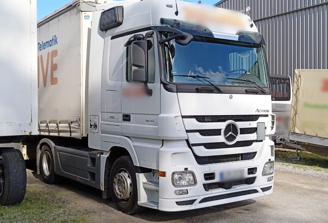 Mercedes-Benz Actros 1841 LS 4x2 Actros 1841/44 LS 4x2, Retarder, MegaSpace, Bi-Xenon, Ex-Fahrschule - Tegljač: slika 1 Mercedes-Benz Actros 1841 LS 4x2 Actros 1841/44 LS 4x2, Retarder, MegaSpace, Bi-Xenon, Ex-Fahrschule - Tegljač: slika 1