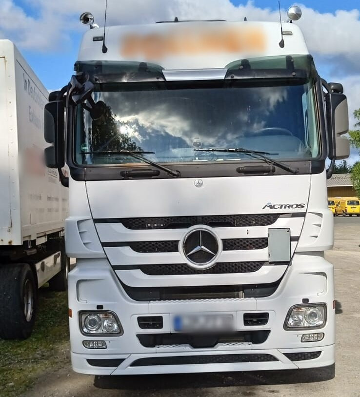 Mercedes-Benz Actros 1841 LS 4x2 Actros 1841/44 LS 4x2, Retarder, MegaSpace, Bi-Xenon, Ex-Fahrschule - Tegljač: slika 2 Mercedes-Benz Actros 1841 LS 4x2 Actros 1841/44 LS 4x2, Retarder, MegaSpace, Bi-Xenon, Ex-Fahrschule - Tegljač: slika 2