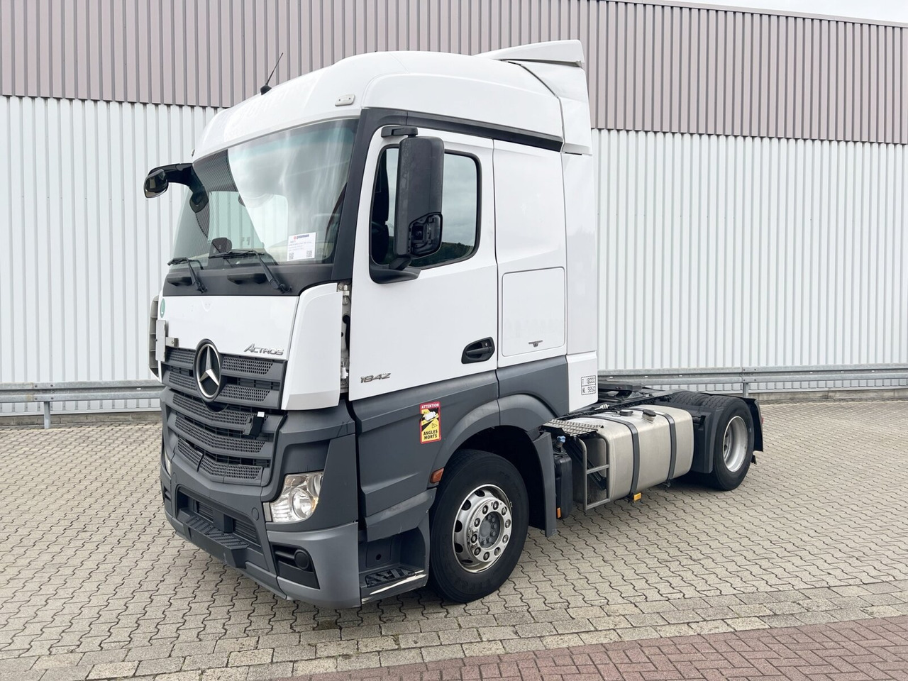 Mercedes-Benz Actros 1842/45 LS 4x2 Actros 1842/45 LS 4x2, 3x VORHANDEN - Tegljač: slika 1 Mercedes-Benz Actros 1842/45 LS 4x2 Actros 1842/45 LS 4x2, 3x VORHANDEN - Tegljač: slika 1