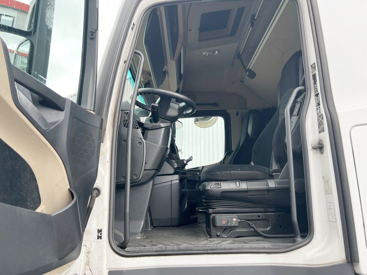 Mercedes-Benz Actros 1842/45 LS 4x2 Actros 1842/45 LS 4x2, 3x VORHANDEN - Tegljač: slika 2 Mercedes-Benz Actros 1842/45 LS 4x2 Actros 1842/45 LS 4x2, 3x VORHANDEN - Tegljač: slika 2