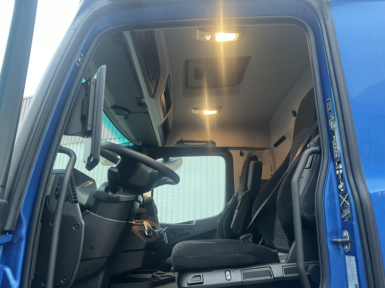 Mercedes-Benz Actros 1843 LS 4x4 HAD Actros 1843 LS 4x4 HAD, HydroDrive, MirrorCam, MultimediaCockpit - Tegljač: slika 5 Mercedes-Benz Actros 1843 LS 4x4 HAD Actros 1843 LS 4x4 HAD, HydroDrive, MirrorCam, MultimediaCockpit - Tegljač: slika 5
