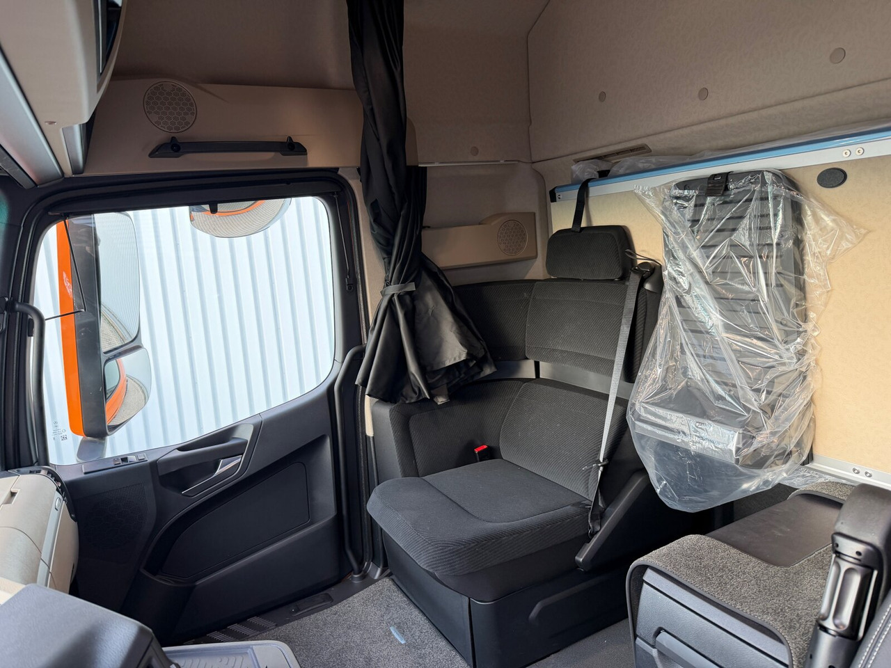 Mercedes-Benz Actros 3363 LS 6x4 Actros 3363 LS 6x4, Retarder, SoloStar, MultimediaCockpit, Navi, LED - Tegljač: slika 5 Mercedes-Benz Actros 3363 LS 6x4 Actros 3363 LS 6x4, Retarder, SoloStar, MultimediaCockpit, Navi, LED - Tegljač: slika 5