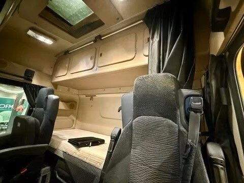 Mercedes-Benz Arocs 1851 LS 4x4 HAD Arocs 1851 LS 4x4 HAD, Hydraulik, Navi, MultimediaCockpit - Tegljač: slika 4 Mercedes-Benz Arocs 1851 LS 4x4 HAD Arocs 1851 LS 4x4 HAD, Hydraulik, Navi, MultimediaCockpit - Tegljač: slika 4