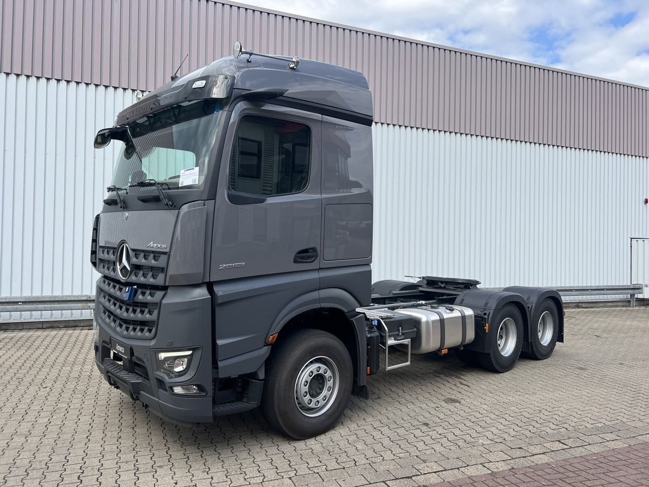Mercedes-Benz Arocs 2653 LS 6x4 Arocs 2653 LS 6x4, Retarder, MirrorCam, MultimediaCockpit, Navi, LED - Tegljač: slika 1 Mercedes-Benz Arocs 2653 LS 6x4 Arocs 2653 LS 6x4, Retarder, MirrorCam, MultimediaCockpit, Navi, LED - Tegljač: slika 1