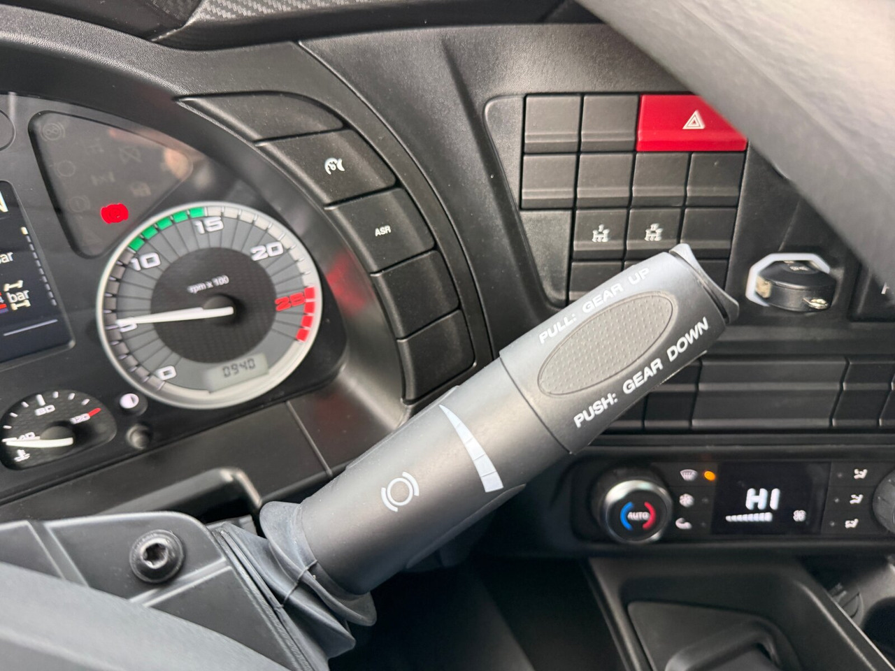 T-Way AT410T51/58 8x4 T-Way AT410T51/58 8x4, Retarder, Nebenantrieb, 4x VORHANDEN! - Tegljač: slika 5 T-Way AT410T51/58 8x4 T-Way AT410T51/58 8x4, Retarder, Nebenantrieb, 4x VORHANDEN! - Tegljač: slika 5