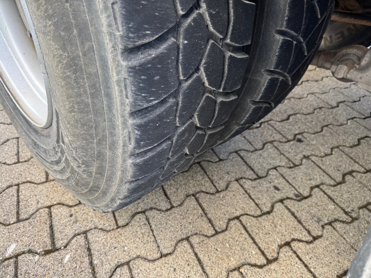 Trakker AD260T36W 6x6 Trakker AD260T36W 6x6 - Kamion sa golom šasijom i zatvorenom kabinom: slika 4 Trakker AD260T36W 6x6 Trakker AD260T36W 6x6 - Kamion sa golom šasijom i zatvorenom kabinom: slika 4
