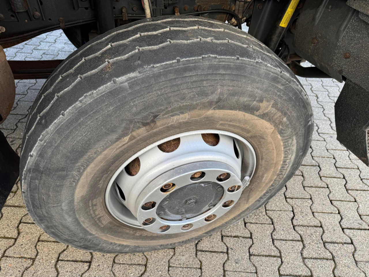 Trakker AD260T36W 6x6 Trakker AD260T36W 6x6 - Kamion sa golom šasijom i zatvorenom kabinom: slika 2 Trakker AD260T36W 6x6 Trakker AD260T36W 6x6 - Kamion sa golom šasijom i zatvorenom kabinom: slika 2