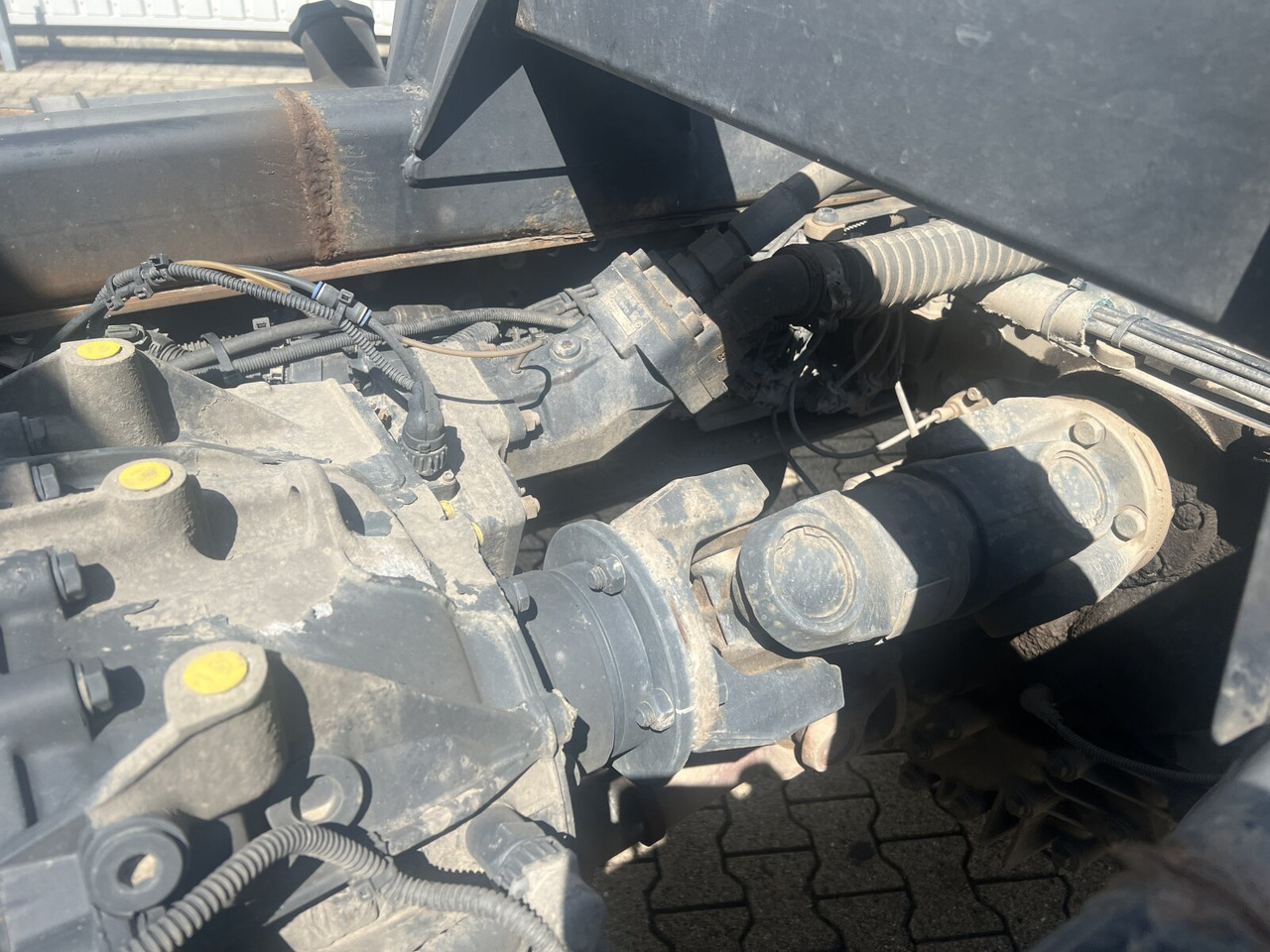 Kamion sa golom šasijom i zatvorenom kabinom Trakker AD260T45W 6x6 Trakker AD260T45W 6x6: slika 8