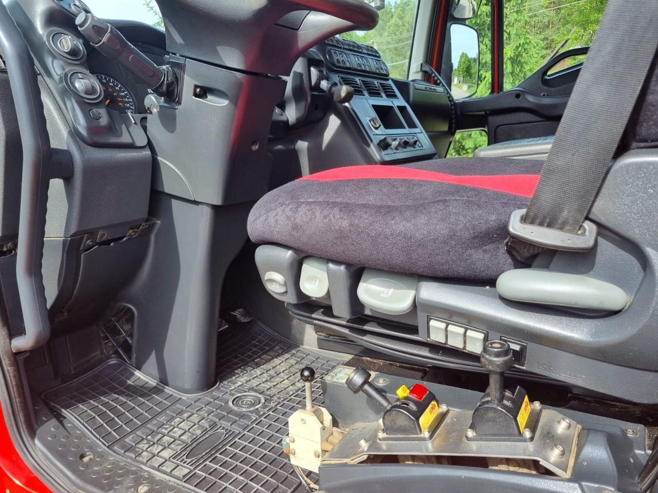 Trakker AD380T41W 6x6 Trakker AD380T41W 6x6 - Kamion sa golom šasijom i zatvorenom kabinom: slika 3 Trakker AD380T41W 6x6 Trakker AD380T41W 6x6 - Kamion sa golom šasijom i zatvorenom kabinom: slika 3