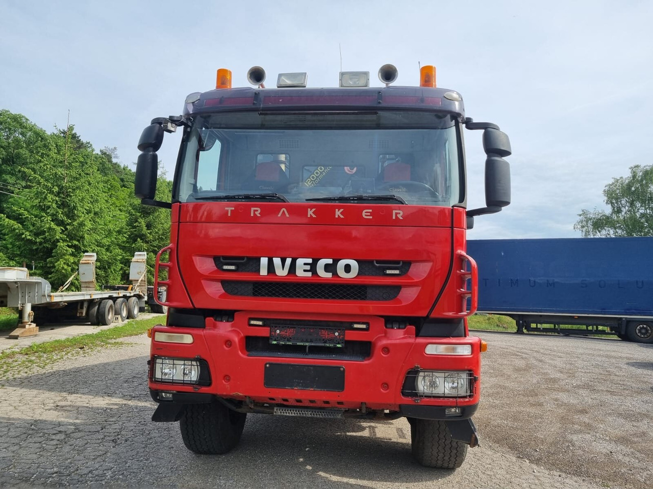 Trakker AD380T41W 6x6 Trakker AD380T41W 6x6 - Kamion sa golom šasijom i zatvorenom kabinom: slika 2 Trakker AD380T41W 6x6 Trakker AD380T41W 6x6 - Kamion sa golom šasijom i zatvorenom kabinom: slika 2