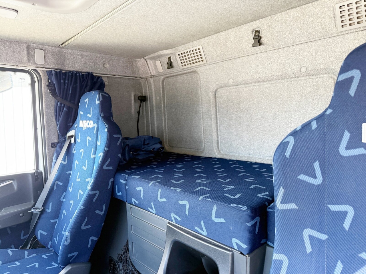 Trakker AT380T45/P 6x4 Trakker AT380T45/P 6x4, EEV - Kamion sa hidrauličnom kukom: slika 4 Trakker AT380T45/P 6x4 Trakker AT380T45/P 6x4, EEV - Kamion sa hidrauličnom kukom: slika 4