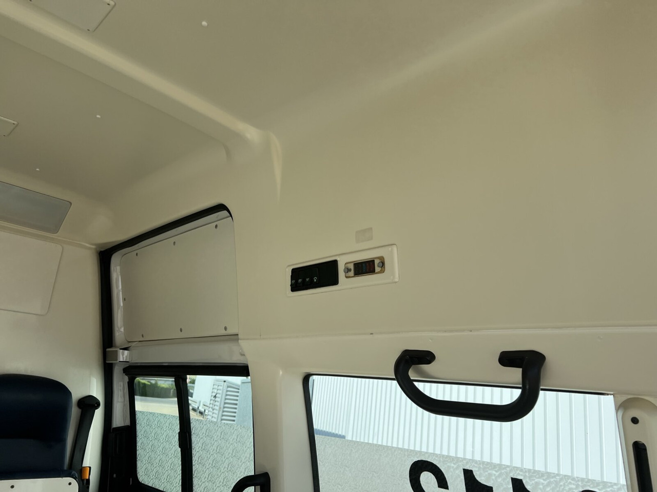 Volkswagen T5 2.0 TDI 4x2 T5 2.0 TDI 4x2, Krankenwagen - Vozilo hitne pomoći: slika 2 Volkswagen T5 2.0 TDI 4x2 T5 2.0 TDI 4x2, Krankenwagen - Vozilo hitne pomoći: slika 2