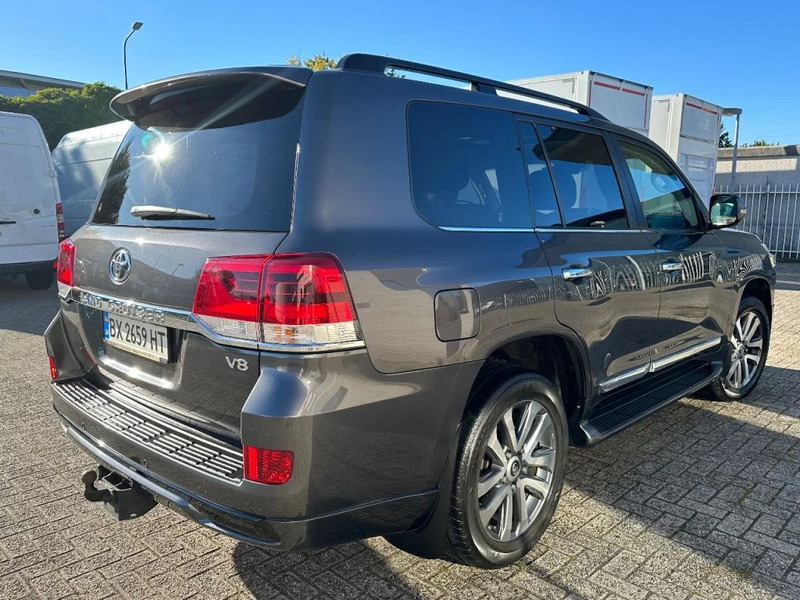 Toyota Land Cruiser V8 LAND CRUISER 200 V8 + CAMERA 360 + FRIDGE + DIESEL + ONLY EXPORT - SUVSUV: slika 5 Toyota Land Cruiser V8 LAND CRUISER 200 V8 + CAMERA 360 + FRIDGE + DIESEL + ONLY EXPORT - SUVSUV: slika 5