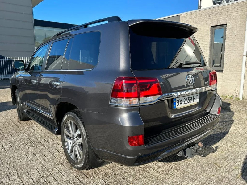 Toyota Land Cruiser V8 LAND CRUISER 200 V8 + CAMERA 360 + FRIDGE + DIESEL + ONLY EXPORT - SUVSUV: slika 3 Toyota Land Cruiser V8 LAND CRUISER 200 V8 + CAMERA 360 + FRIDGE + DIESEL + ONLY EXPORT - SUVSUV: slika 3