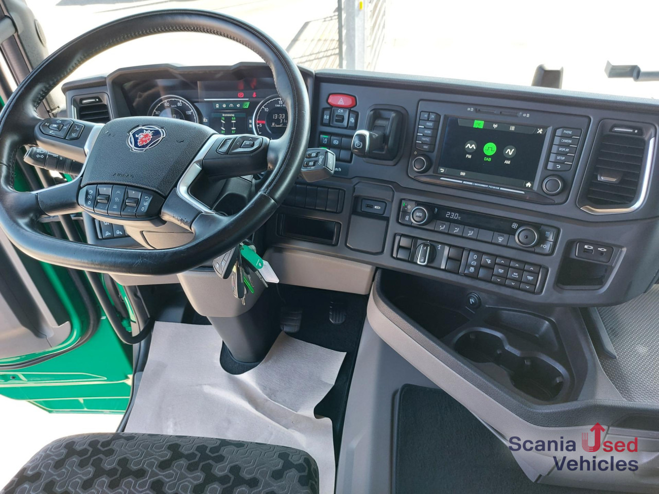 SCANIA R 450 A4x2EB DAB Standklima Mega Jumbo Volumen - Tegljač: slika 2 SCANIA R 450 A4x2EB DAB Standklima Mega Jumbo Volumen - Tegljač: slika 2