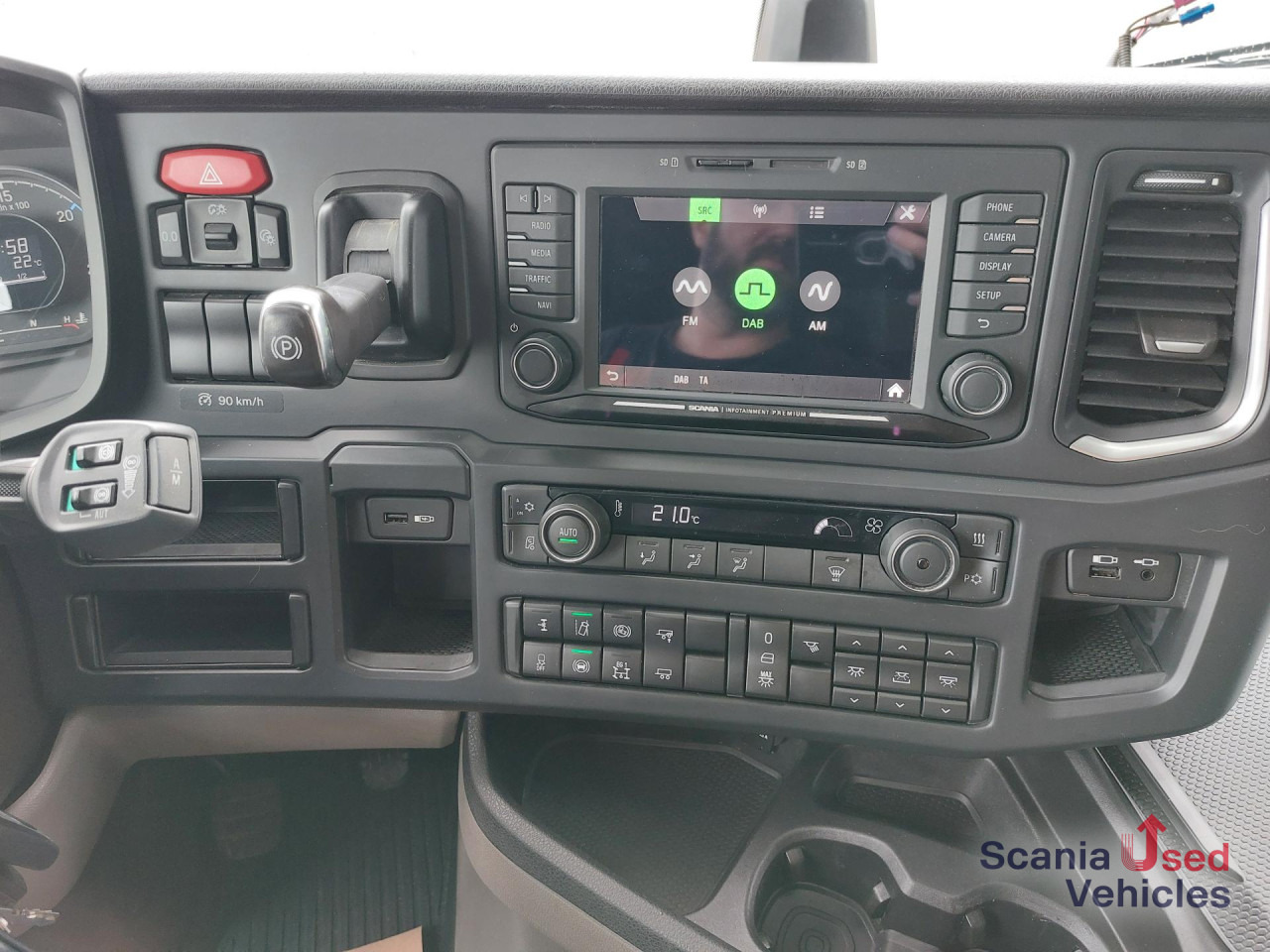 SCANIA R 460 A4x2NA 2 Kreis Hydraulik Navi Standklima Ret - Tegljač: slika 2 SCANIA R 460 A4x2NA 2 Kreis Hydraulik Navi Standklima Ret - Tegljač: slika 2