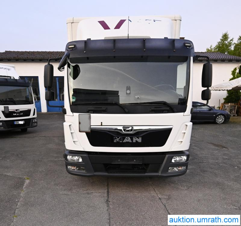 MAN MAN TGL 12.250 4x2 L/BL Koffer Ladebordwand Klimaautomatik NAVI Luftfederung Automatikgetriebe EURO 6 - Kamion sa zatvorenim sandukom: slika 3 MAN MAN TGL 12.250 4x2 L/BL Koffer Ladebordwand Klimaautomatik NAVI Luftfederung Automatikgetriebe EURO 6 - Kamion sa zatvorenim sandukom: slika 3