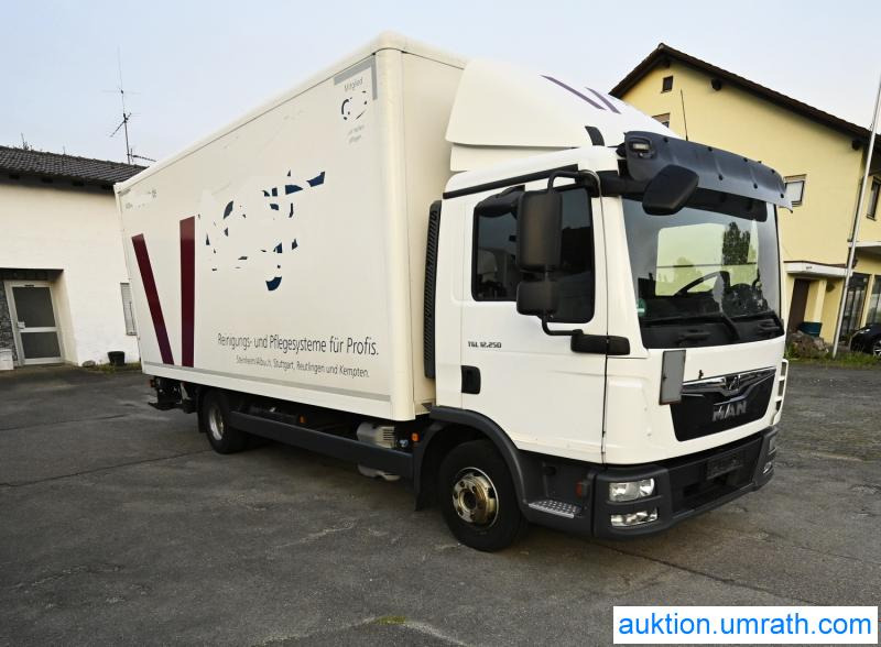MAN MAN TGL 12.250 4x2 L/BL Koffer Ladebordwand Klimaautomatik NAVI Luftfederung Automatikgetriebe EURO 6 - Kamion sa zatvorenim sandukom: slika 4 MAN MAN TGL 12.250 4x2 L/BL Koffer Ladebordwand Klimaautomatik NAVI Luftfederung Automatikgetriebe EURO 6 - Kamion sa zatvorenim sandukom: slika 4