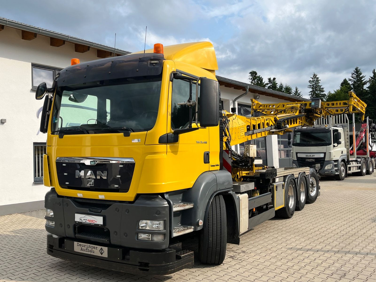 MAN TGS 35.480 8x4-4BL Deuringer Garagentransporter - Kamion sa dizalicom: slika 1 MAN TGS 35.480 8x4-4BL Deuringer Garagentransporter - Kamion sa dizalicom: slika 1