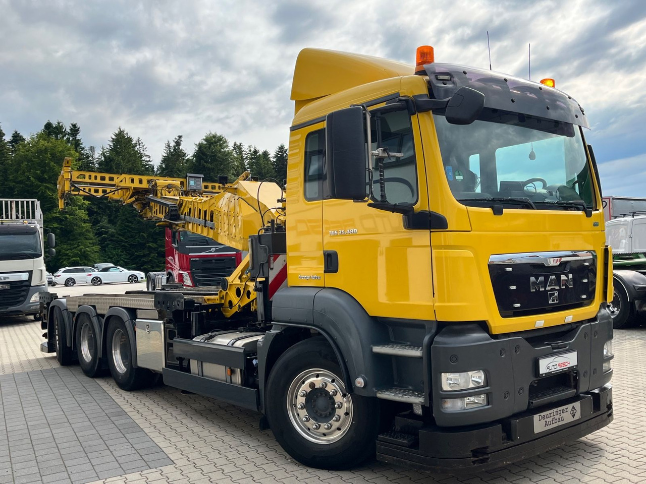 MAN TGS 35.480 8x4-4BL Deuringer Garagentransporter - Kamion sa dizalicom: slika 2 MAN TGS 35.480 8x4-4BL Deuringer Garagentransporter - Kamion sa dizalicom: slika 2