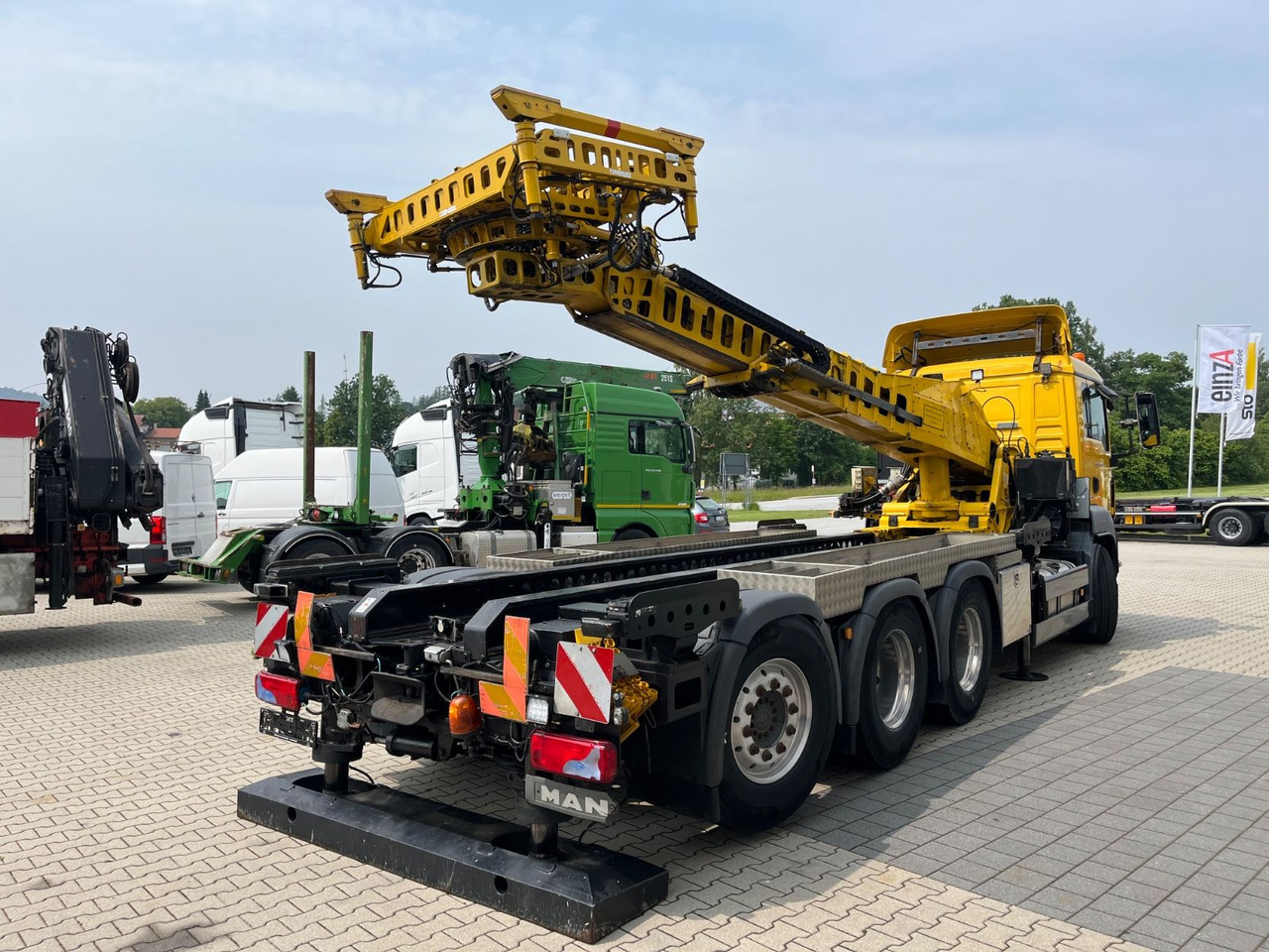 MAN TGS 35.480 8x4-4BL Deuringer Garagentransporter - Kamion sa dizalicom: slika 5 MAN TGS 35.480 8x4-4BL Deuringer Garagentransporter - Kamion sa dizalicom: slika 5