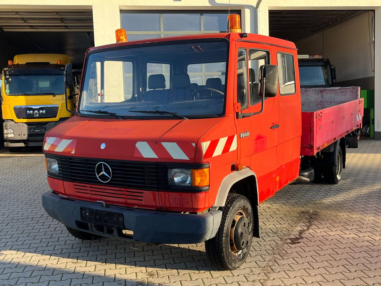 Mercedes-Benz 714D Doka Pritsche - Dostavno vozilo sa otvorenom sandukom, Dostavno vozilo sa duplom kabinom: slika 1 Mercedes-Benz 714D Doka Pritsche - Dostavno vozilo sa otvorenom sandukom, Dostavno vozilo sa duplom kabinom: slika 1