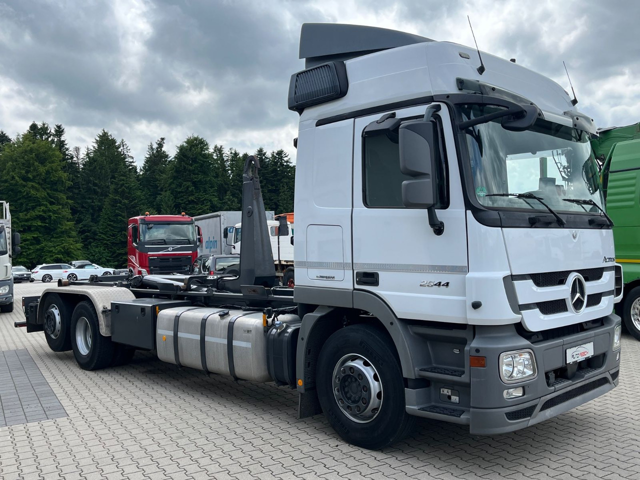 Mercedes-Benz Actros 2544 MP3 Abrollkipper original 84.000KM - Kamion sa hidrauličnom kukom: slika 4 Mercedes-Benz Actros 2544 MP3 Abrollkipper original 84.000KM - Kamion sa hidrauličnom kukom: slika 4