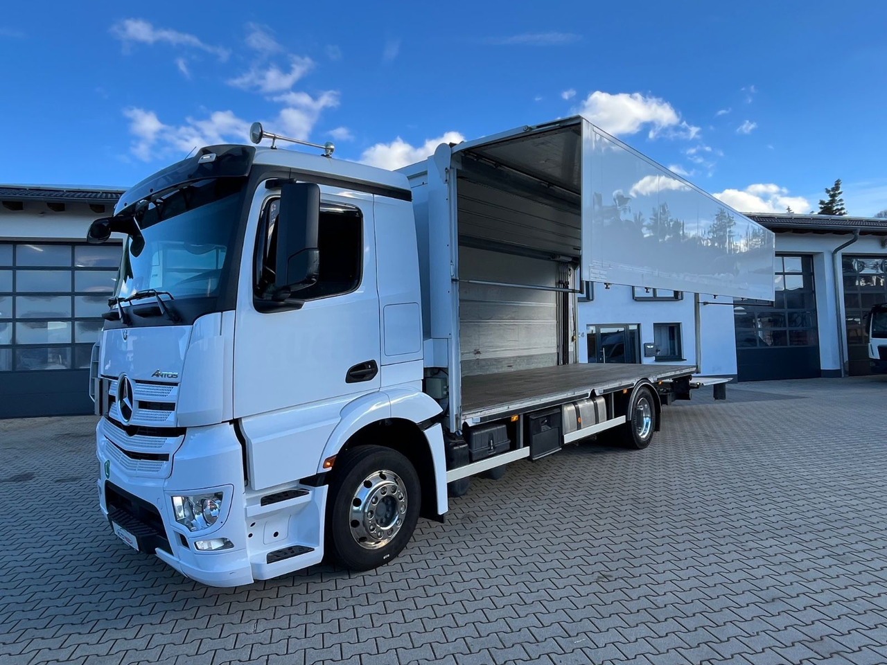 Mercedes-Benz Antos 1836 Klappwand Getränkekoffer beheizt - Kamion za prevoz boca: slika 2 Mercedes-Benz Antos 1836 Klappwand Getränkekoffer beheizt - Kamion za prevoz boca: slika 2