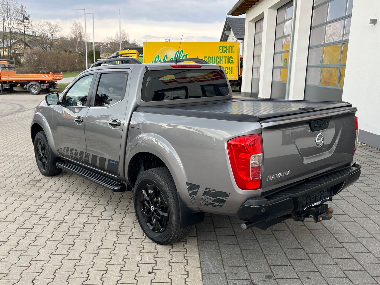 Nissan Navara NP300 N-Guard Double Cab 4x4 - SUVSUV: slika 5 Nissan Navara NP300 N-Guard Double Cab 4x4 - SUVSUV: slika 5