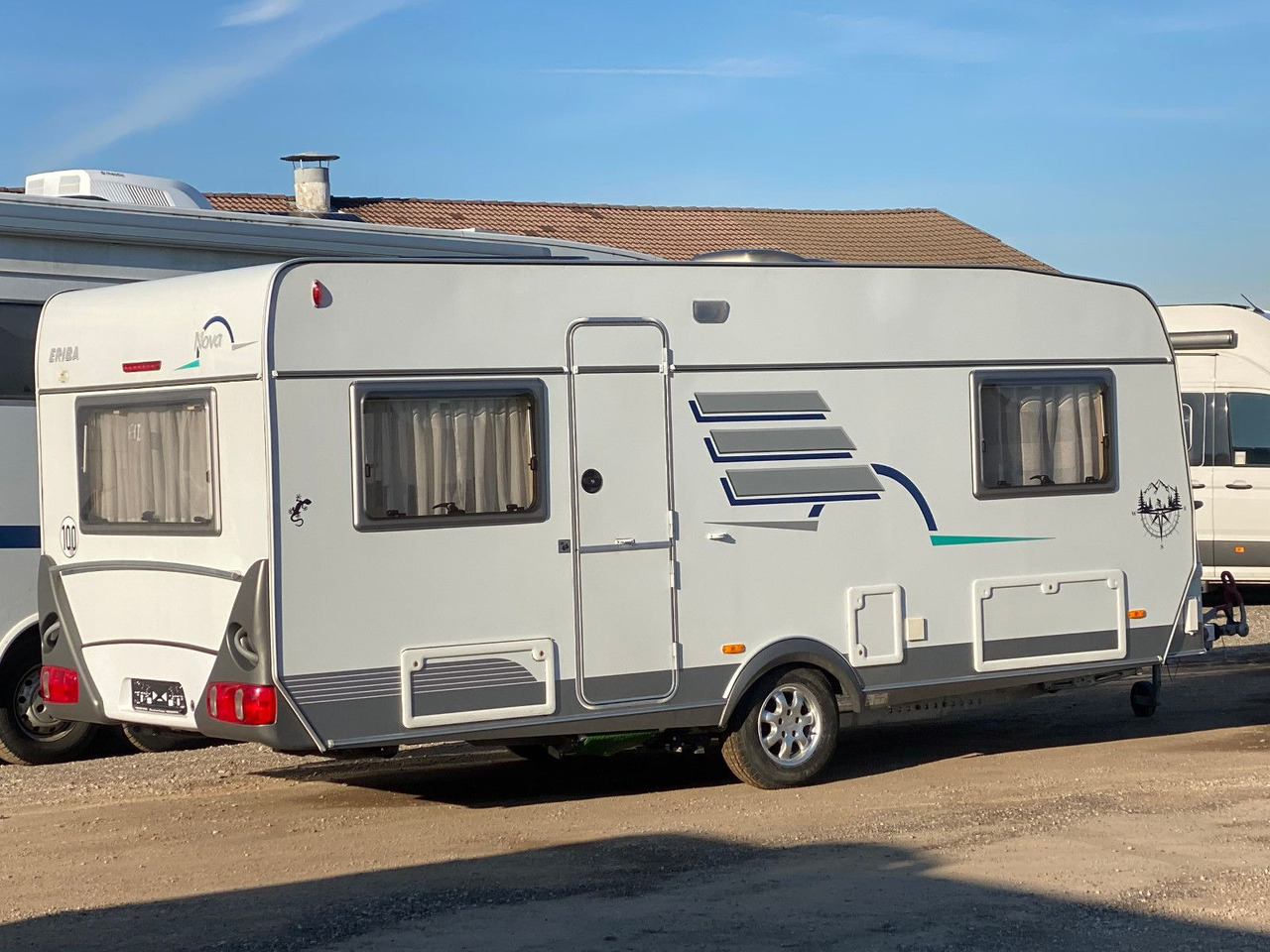 HYMER / ERIBA / HYMERCAR Nova 530 Swing mit Längsbetten und Moser, top Zu - Kamp prikolica: slika 5 HYMER / ERIBA / HYMERCAR Nova 530 Swing mit Längsbetten und Moser, top Zu - Kamp prikolica: slika 5