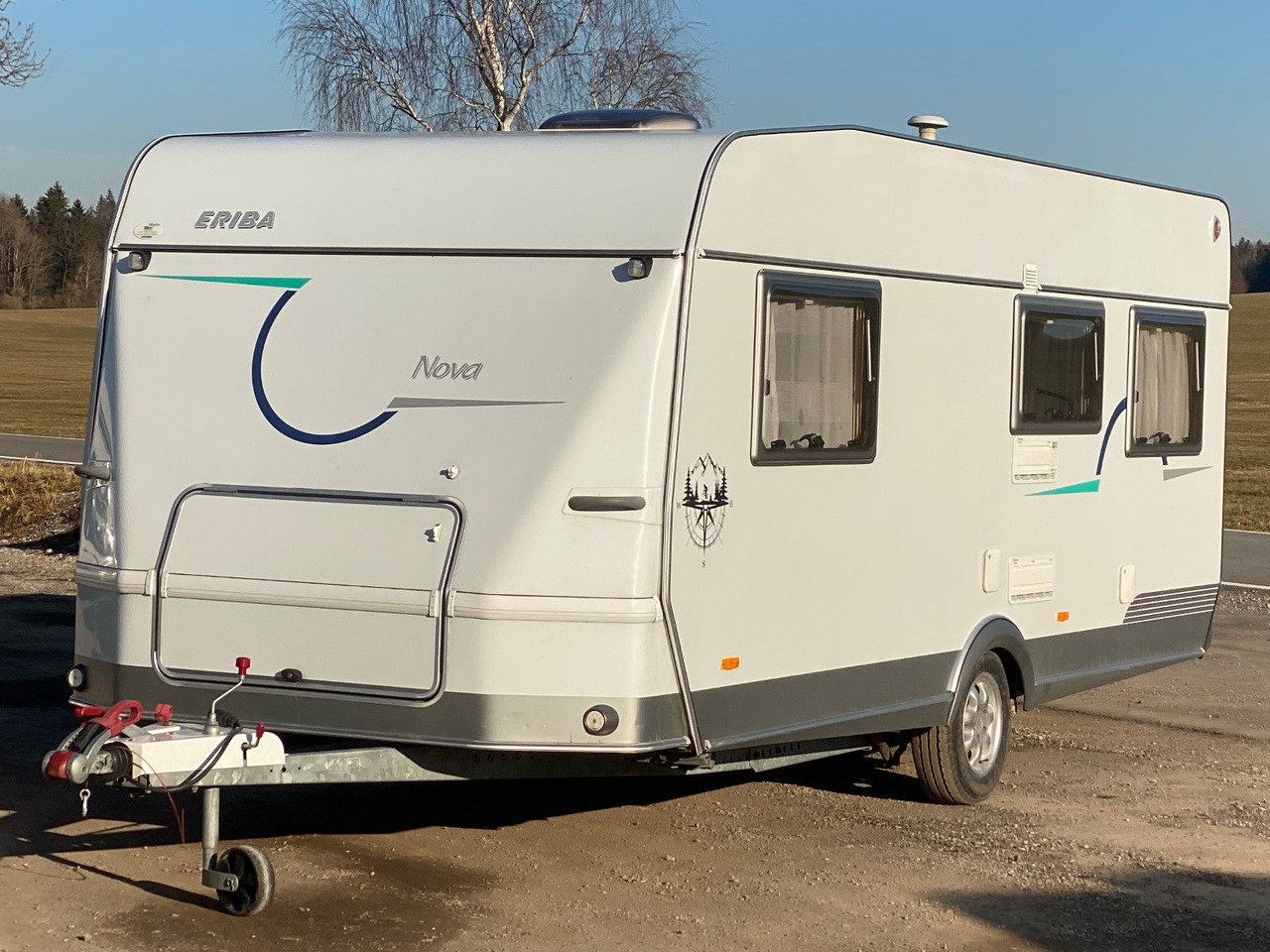 HYMER / ERIBA / HYMERCAR Nova 530 Swing mit Längsbetten und Moser, top Zu - Kamp prikolica: slika 3 HYMER / ERIBA / HYMERCAR Nova 530 Swing mit Längsbetten und Moser, top Zu - Kamp prikolica: slika 3