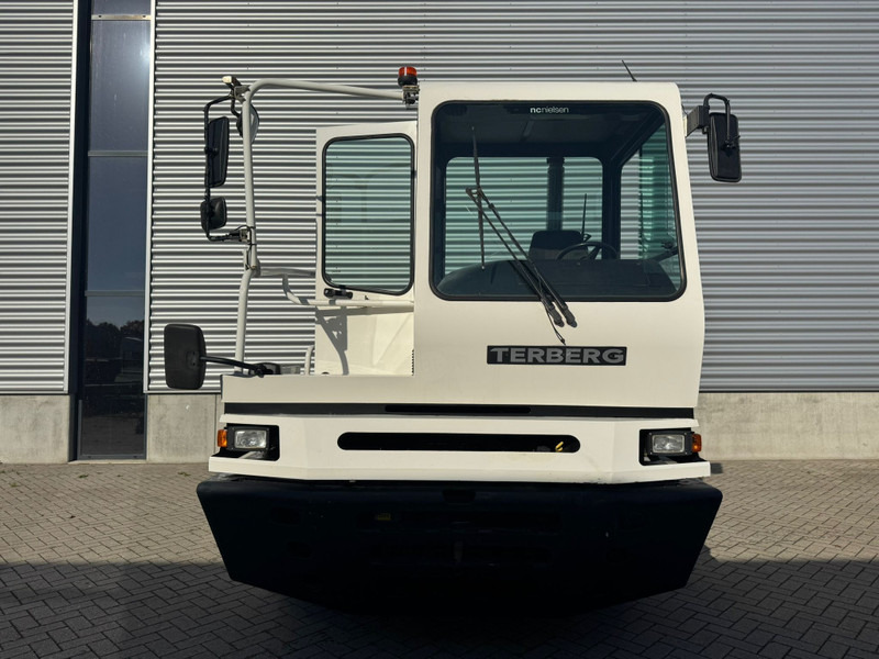 Terberg YT182 / NL Truck - Terminalni traktor: slika 4 Terberg YT182 / NL Truck - Terminalni traktor: slika 4