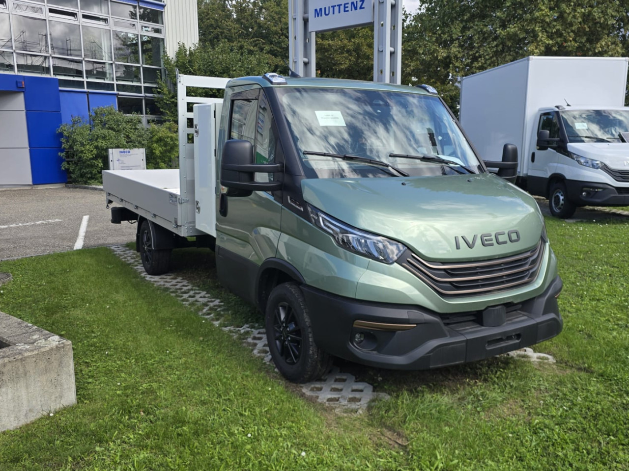 IVECO 35S18HA8 Pritsche (TOP Ausstattung) - Dostavno vozilo sa otvorenom sandukom: slika 2 IVECO 35S18HA8 Pritsche (TOP Ausstattung) - Dostavno vozilo sa otvorenom sandukom: slika 2