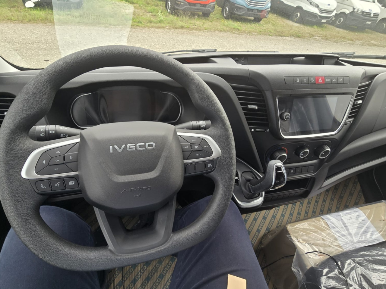 IVECO DAILY 35S14HA8 V -Tageseinlösung- - Furgon: slika 2 IVECO DAILY 35S14HA8 V -Tageseinlösung- - Furgon: slika 2