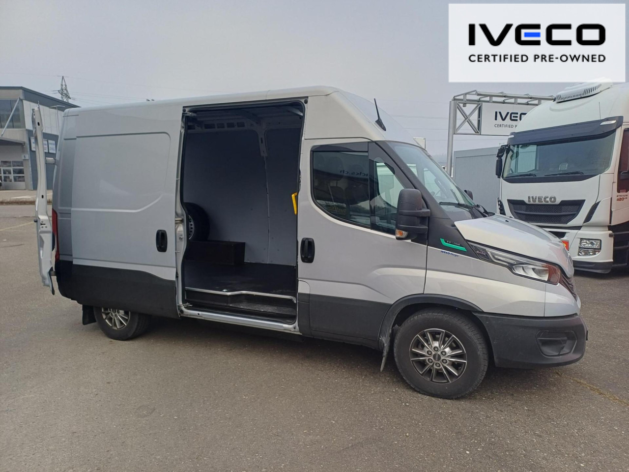 IVECO Daily 35S14NA8V/P CNG Euro6 Klima AHK Navi ZV IVECO Daily 35S14NA8V/P CNG Euro6 Klima AHK Navi ZV: slika 12