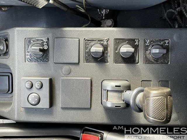 Kamion sa tovarnim sandukom Iveco 100E22 4x4 (M104): slika 6