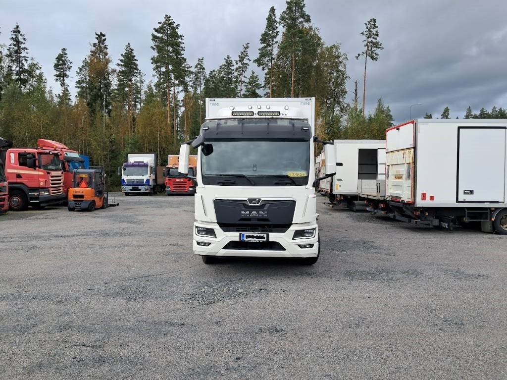 MAN TGM 15.250 - Kamion sa zatvorenim sandukom: slika 3 MAN TGM 15.250 - Kamion sa zatvorenim sandukom: slika 3